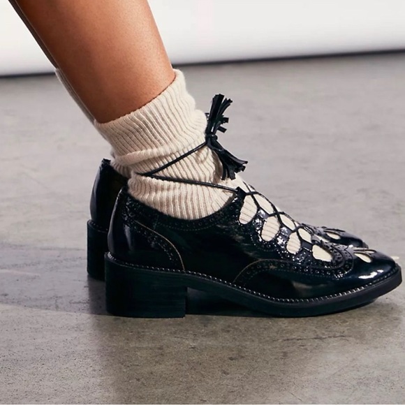 Free People Silent D Beatrix Lace Up black patent leather oxfords. Size 8 EU 39 - Picture 2 of 4